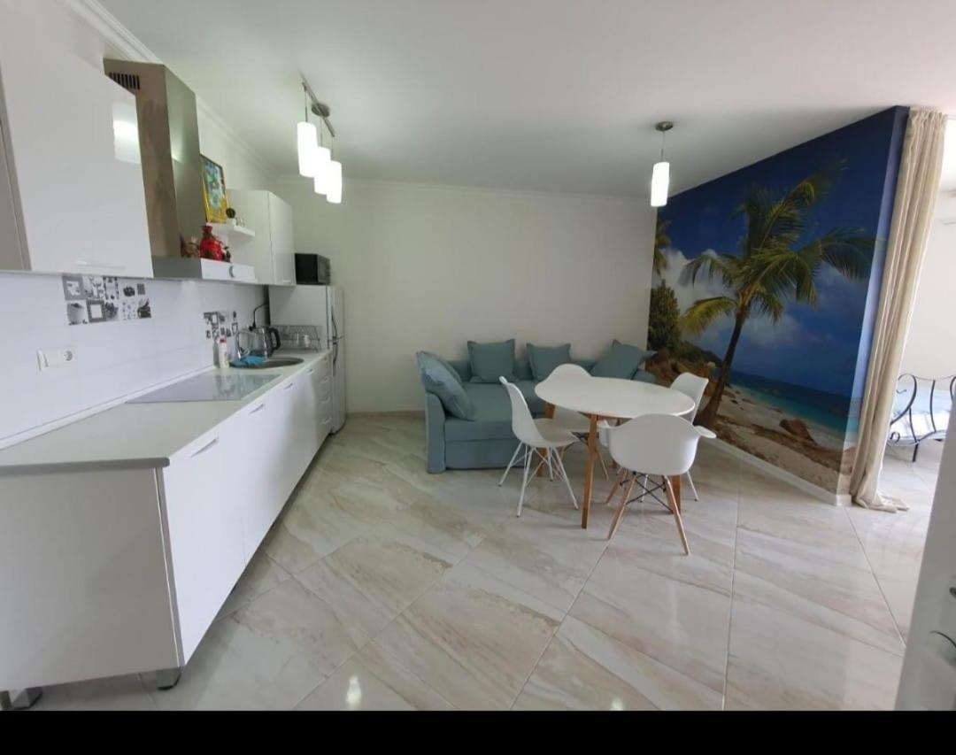 Paradise Apartment Batumi Eksteriør billede