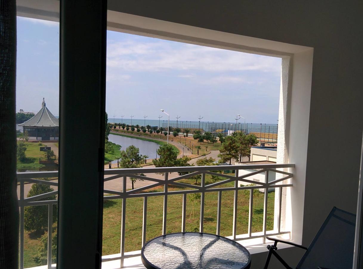 Paradise Apartment Batumi Eksteriør billede